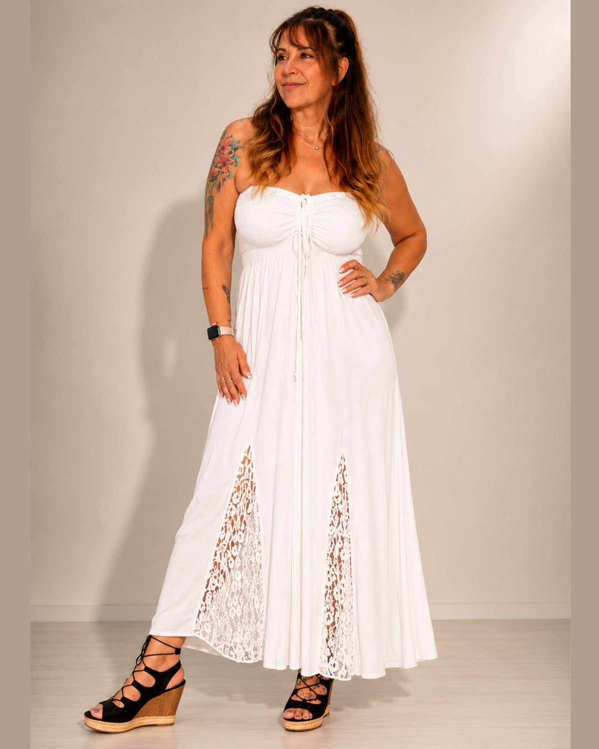 Langes Sommerkleid mit Spitze – feminin, luftig