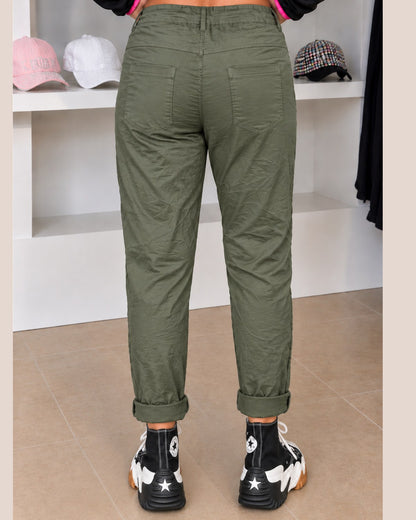 Bequeme Eyecatcher Hose mit Überwurf und Knopfleiste