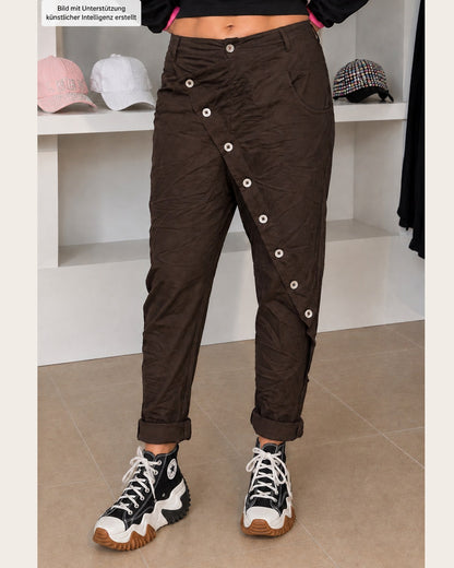 Bequeme Eyecatcher Hose mit Überwurf und Knopfleiste