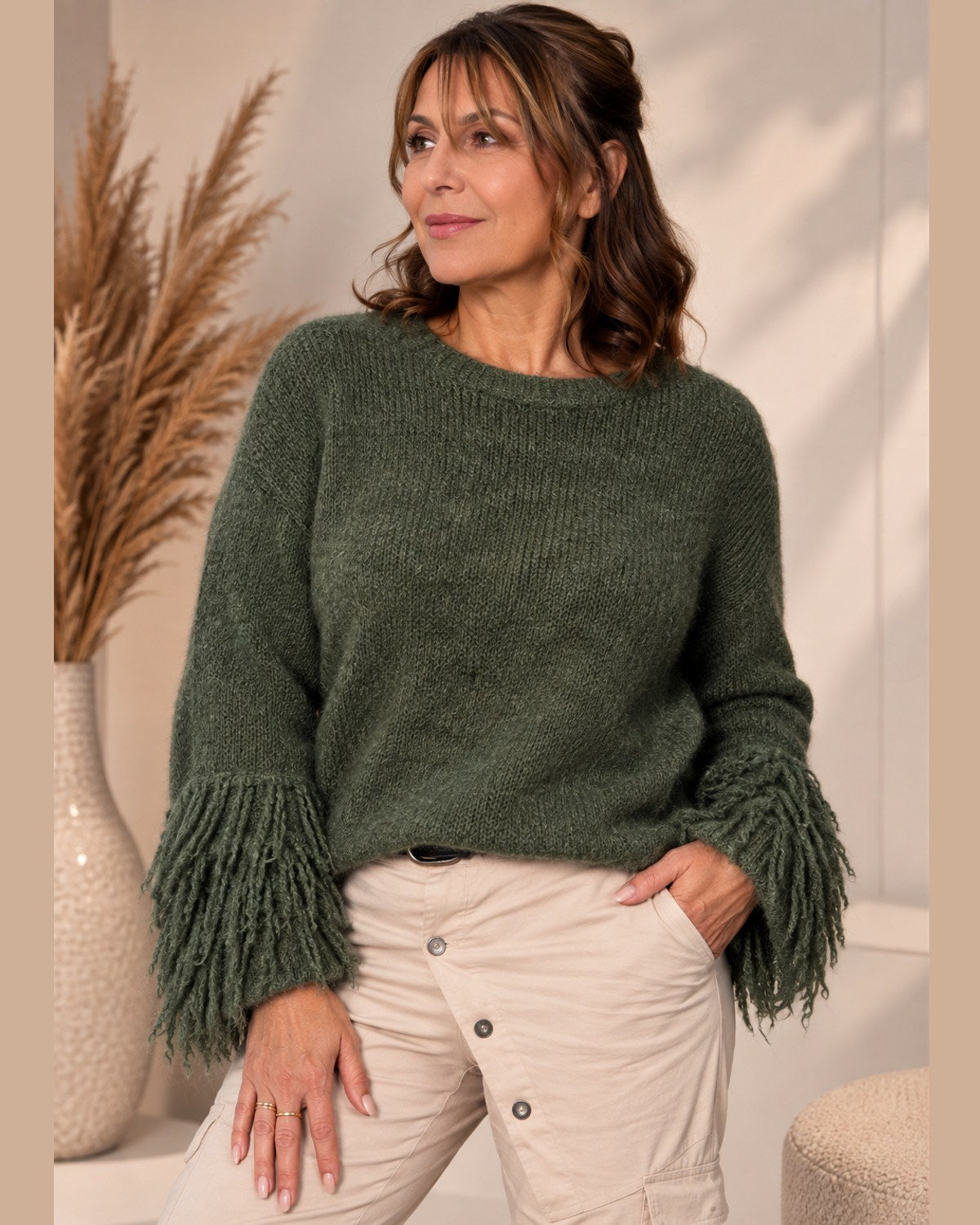 Strickpullover Damen Olive mit Fransen an den Ärmeln