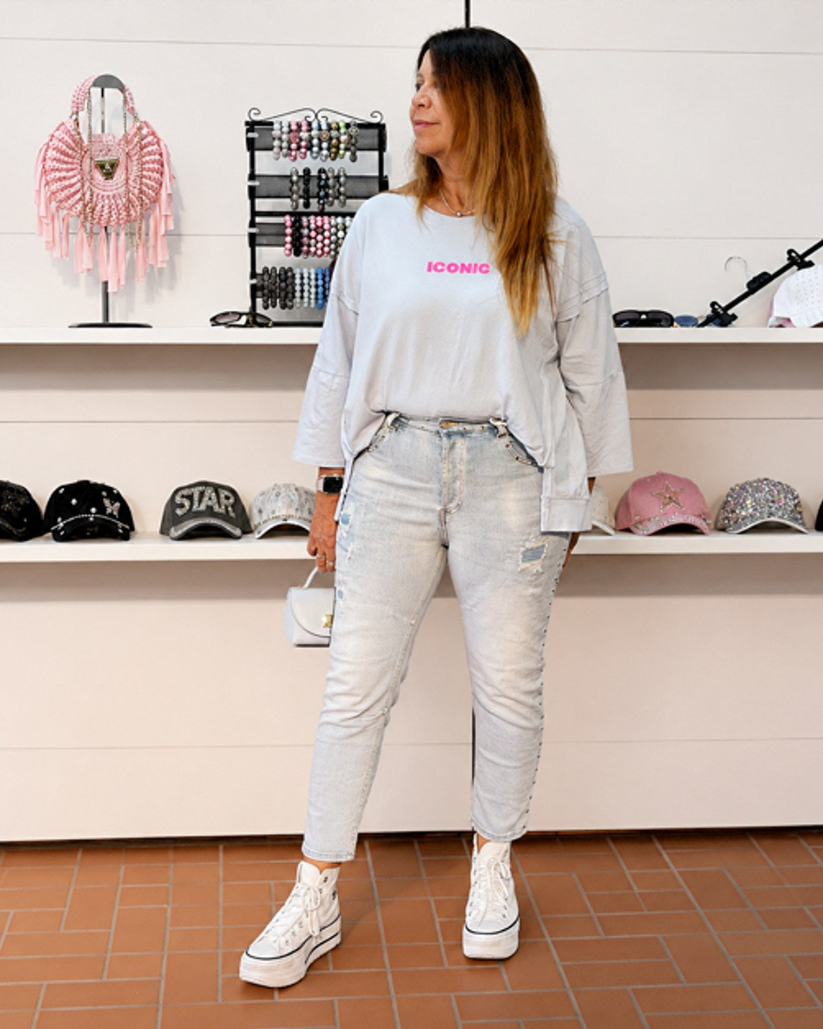 Jeans mit Nieten und Patches